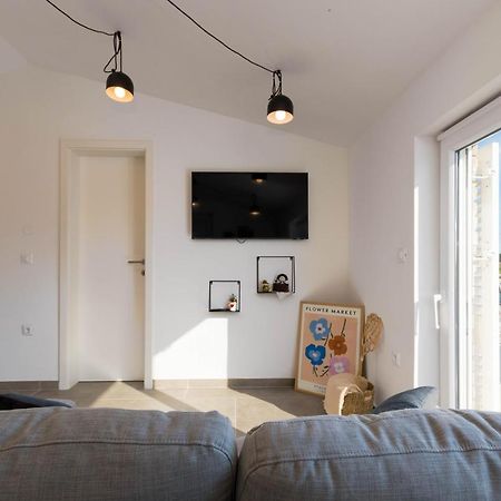 Apartment Eros Šišan Exteriör bild