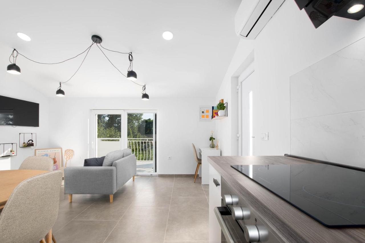 Apartment Eros Šišan Exteriör bild