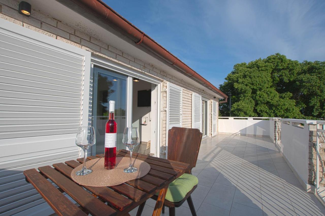 Apartment Eros Šišan Exteriör bild