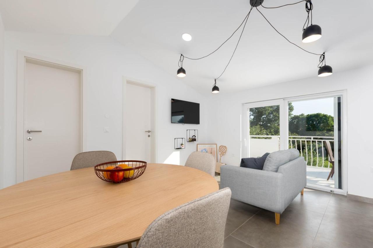 Apartment Eros Šišan Exteriör bild