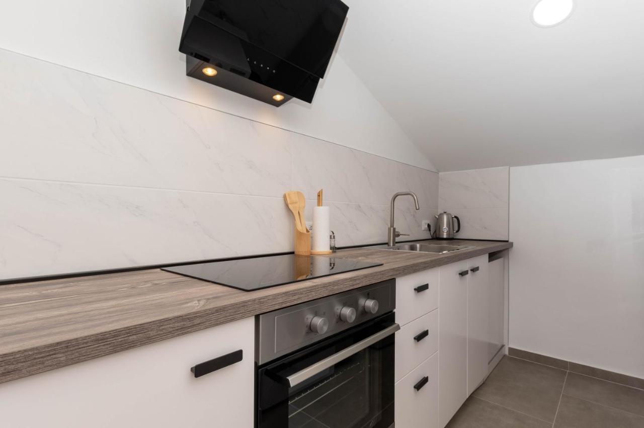 Apartment Eros Šišan Exteriör bild