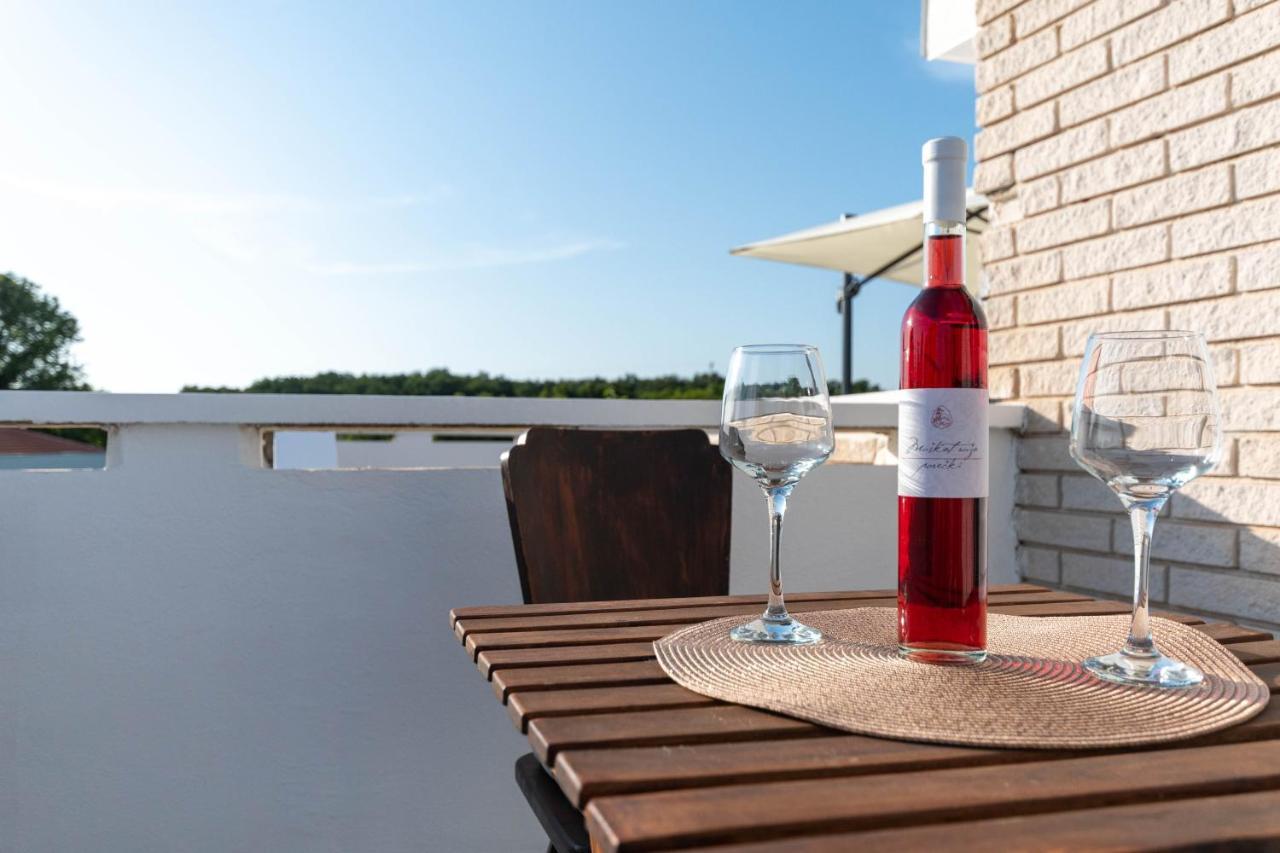 Apartment Eros Šišan Exteriör bild