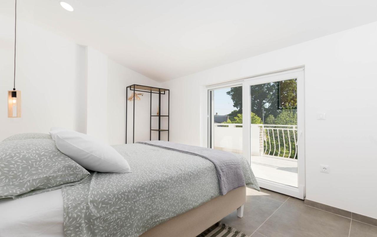 Apartment Eros Šišan Exteriör bild